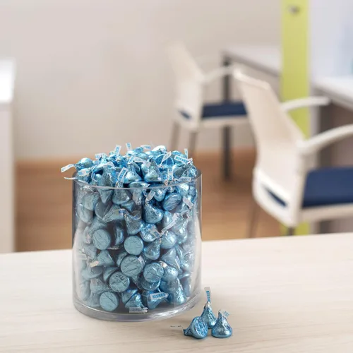 Vista 5 de Bolsa a granel de Hershey's Kisses - Chocolate con leche, gran dulce navideño y relleno de calcetines, 60 onzas