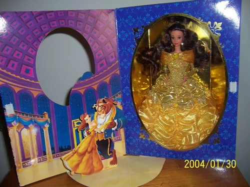 Vista 2 de The Signature Collection: La Bella y la Bestia de Disney Barbie como muñeca Belle