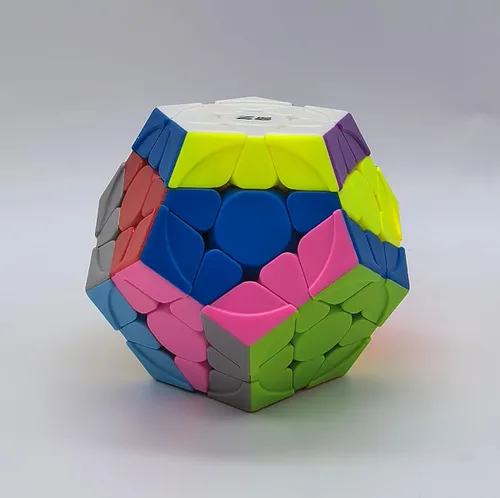 Vista 5 de Willking Qiyi Megaminx Cubo esculpido sin calcomanías 3x3 Pentagonal Dodecaedro Speed Cube Puzzle Toy (versión Qiheng S)