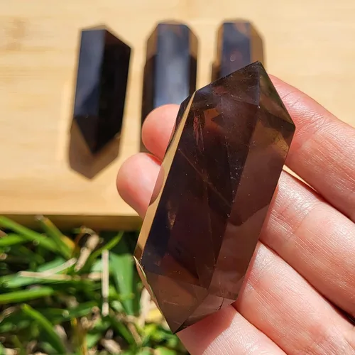 Vista 3 de Cristal curativo de doble punto de cuarzo ahumado natural. Calidad pura. Protección de chakra raíz Muladhara, Wicca, meditación metafísica cristal