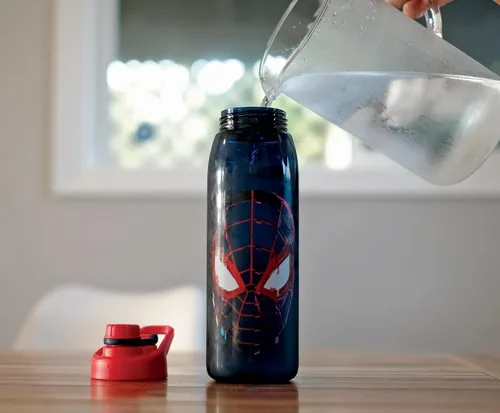 Vista 4 de Spider-Man Marvel Miles Morales - Botella de agua deportiva de 28 onzas, jarra de agua de plástico sin BPA con tapa superior de rosca a prueba