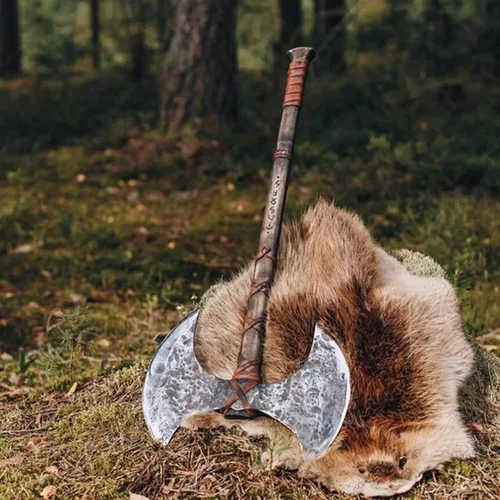 Vista 3 de Hacha barbuda vikinga de acero al carbono de doble cabeza con mango de madera - Hacha de estilo escandinavo, hacha nórdica, seax