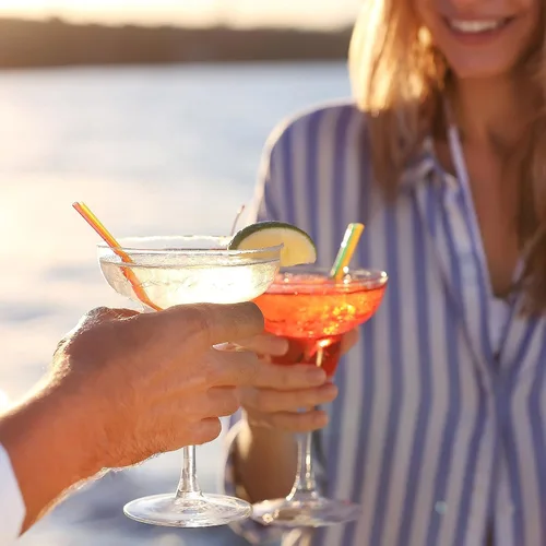 Vista 5 de Classic Cuisine - Máquina mezcladora y trituradora de hielo para margaritas, piña coladas, daiquiris, golosinas de hielo afeitado o granizados (rojo)