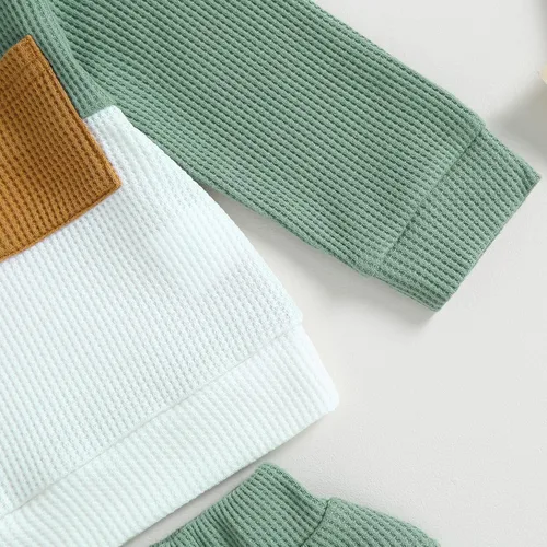 Vista 4 de Conjunto de sudadera de manga larga con bloques de color y pantalones de otoño para niños pequeños