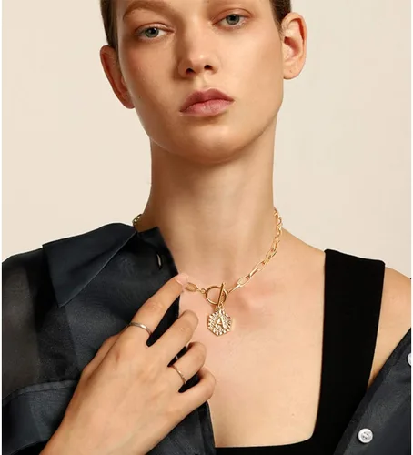 Vista 3 de Collar con letra inicial chapada en oro, collar de oro de 18 quilates para mujer