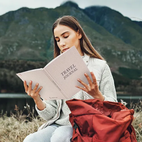 Vista 6 de 5 MINUTES A DAY Diario de Viaje para Mujeres, Libro de Aventuras para 20 Viajes, Cuaderno Planificador de Viajes para Viajeras, Planificador de Beige