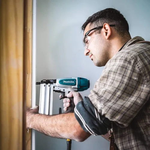 Vista 7 de Makita AF506-R Clavadora neumática de calibre 18 de 2 pulgadas (renovada)