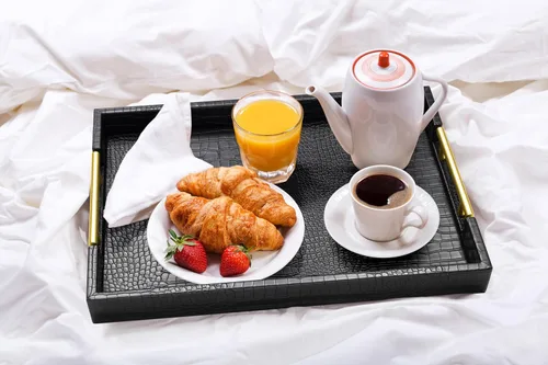 Vista 7 de ATZYmolin - Bandeja de servicio de madera de 17" x 12" con asas de metal dorado pulido, bandeja decorativa de madera rectangular para otomano
