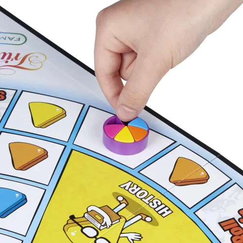 Vista 3 de Hasbro Gaming Trivial Pursuit, edición familiar, juego de mesa de trivia para 2 jugadores o más, juegos de fiesta para niños y niñas de más de 8 años