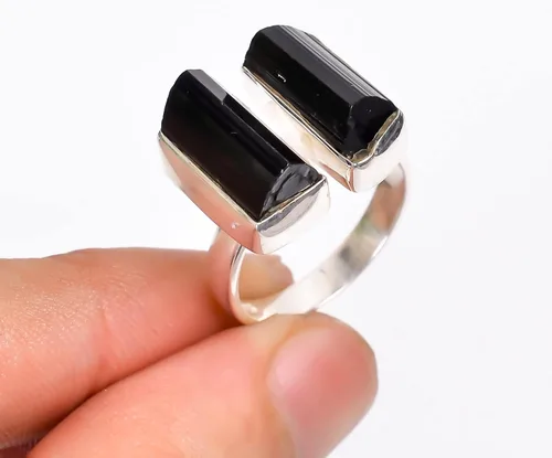 Vista 4 de RSR3088 - Anillo de plata de ley 925 con piedra de turmalina negra cruda