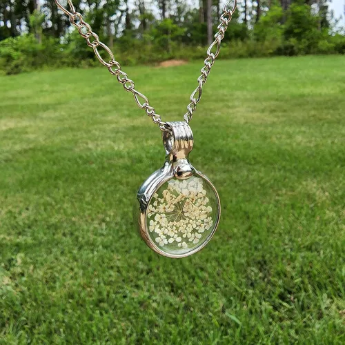 Vista 6 de Queen Anne's - Collar de encaje con colgante de flor prensada real en cristal hecho a mano, joyería de flores silvestres, collares de encaje