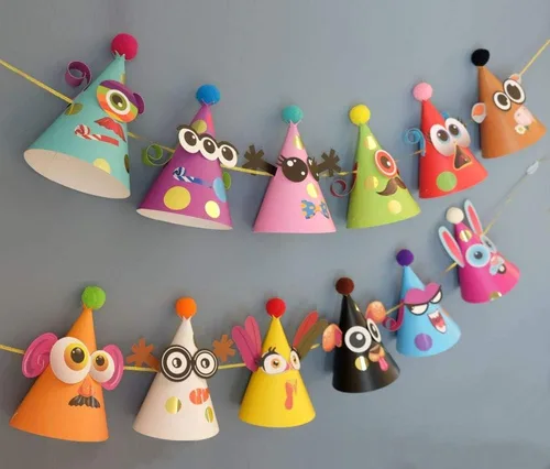 Vista 4 de Sombreros de fiesta de Glittery Garden para niños, arte y manualidades. Divertido kit de actividades de cumpleaños con pegatinas. Adorno de fiesta