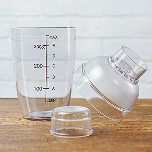 Vista 5 de Coctelera de plástico, mezclador de bebidas, agitador manual con taza y escalas, transparente (10 oz / 300cc)