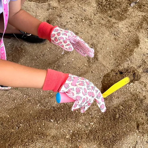 Vista 7 de Paquete de 3 pares de guantes de jardín para niños, guantes de jardinería para niños pequeños, regalos medianos para edades de 4 a 5 años, estilo 1