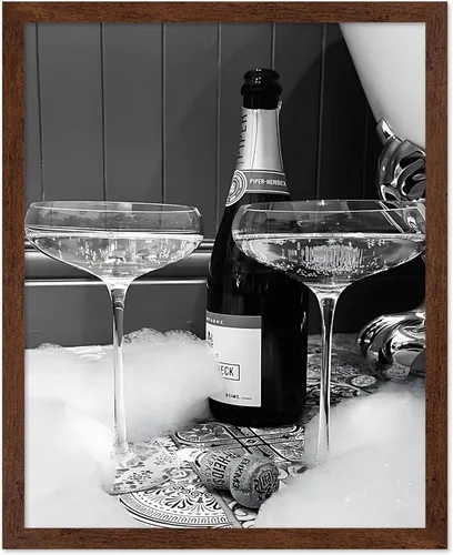Vista 31 de Monem Art - Póster de mujer en la bañera, estampado de champán vertido, arte con alcohol, arte funky, arte en blanco y negro, arte fotográfico