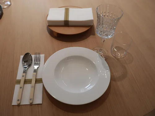 Vista 8 de JEBBLAS Paquete de 50 servilletas desechables con tacto de lino, bolsillo integrado para cubiertos, servilletas decorativas de boda, servilletas