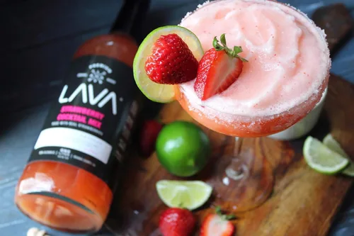 Vista 9 de LAVA LAVA Craft Cocktail Co. - Mezcla de margarita de jalapeño picante y margarita de fresa y daiquiri de fresa de LAVA Craft Cocktail Co.