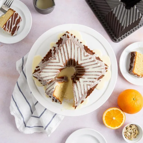Vista 3 de Nordic Ware Bundt Sartén cuadrada, capacidad de 10 tazas, grafito