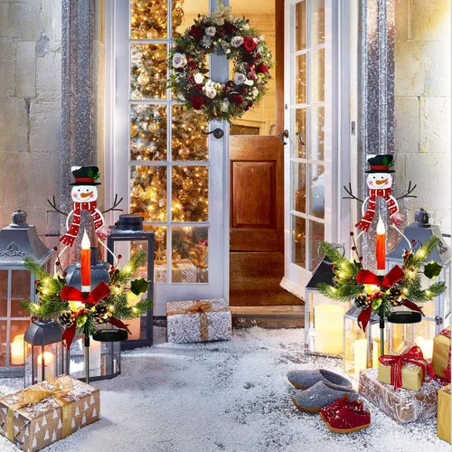 Vista 4 de Juego de 2 luces solares de Navidad para exteriores en liquidación, vela LED, muñeco de nieve con piñas de pino sintéticas, detalles de follaje