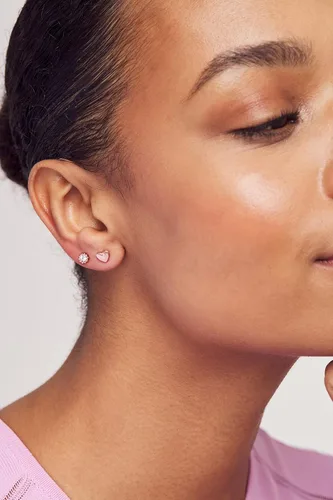 Vista 4 de Ted Baker London Harly - Aretes de tuerca con forma de corazón pequeño para mujer, Latón