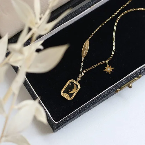Vista 2 de MODAGIRL Collar con colgante rectangular de acero inoxidable chapado en oro de 18 quilates con estrella de luna y cadena de clavícula esmaltada