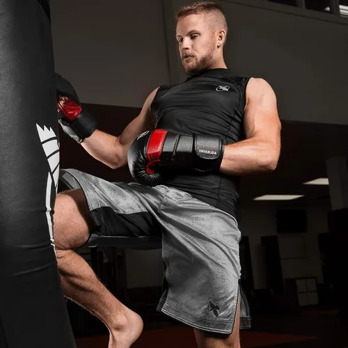 Vista 7 de Hayabusa Pantalones cortos Hexagonales para ejercitarse y practicar MMA.