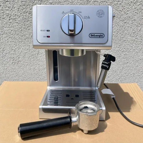 Vista 2 de De'Longhi ECP3620 15 Bar Espresso Cappuccino Machine, Plata