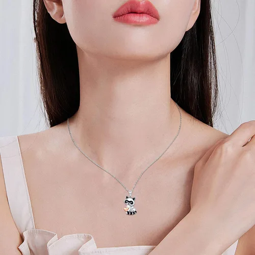 Vista 2 de CHENGHONG Collar con colgante de corazón de mapache abrazo de amor, lindo collar de mapache de plata de ley 925, collar de animal de mapache