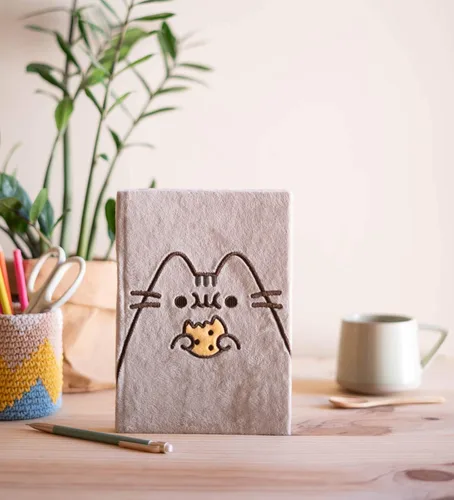Vista 4 de Grupo Erik Pusheen - Cuaderno de felpa Cuadernos de tapa dura Cuaderno A5 Lindos cuadernos 160 páginas punteadas