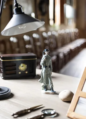Vista 2 de Lladro Porcelana Policía española 01004889