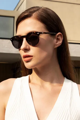 Vista 9 de CARFIA Gafas de sol polarizadas de acetato redondo para mujer, protección UV de cara pequeña con funda de cuero CA5288
