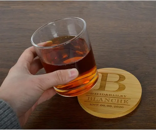 Vista 5 de Posavasos personalizados, posavasos grabados personalizados, posavasos de bambú para bebidas, posavasos de monograma con soporte, grandes regalos