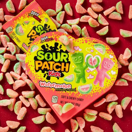 Vista 8 de SOUR PATCH KIDS Caramelos suaves y masticables de sandía para el día de San Valentín, caja en forma de corazón de 6 - 3.4 onzas