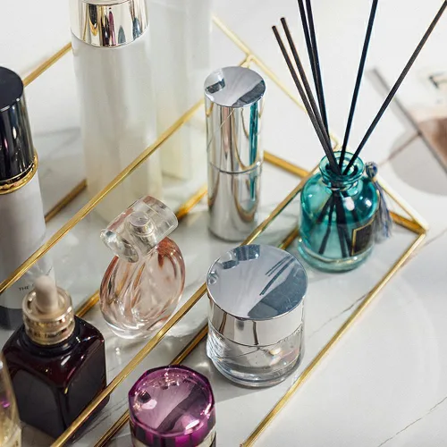 Vista 5 de FSyueyun Estuche organizador de maquillaje dorado, 3 capas de almacenamiento de maquillaje de vidrio, organizador de cosméticos, soporte de anillo