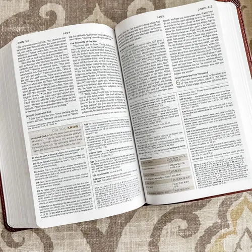 Vista 5 de JOY CREATIVE Biblia de estudio estudiantil ESV Personalizado con nombre El diseño personalizado está escrito a mano y grabado con láser Regalo
