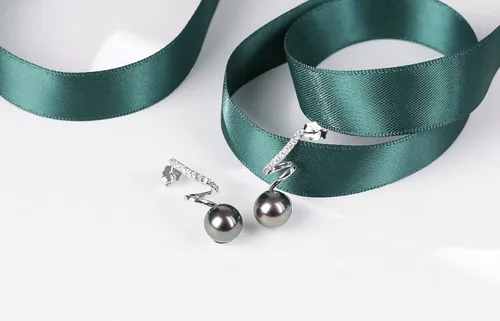 Vista 2 de CHAULRI Aretes de gota de amor en espiral de calidad AAA, perla negra tahitiana genuina de 8 a 0.354 in, chapado en oro de 18 quilates, plata de ley