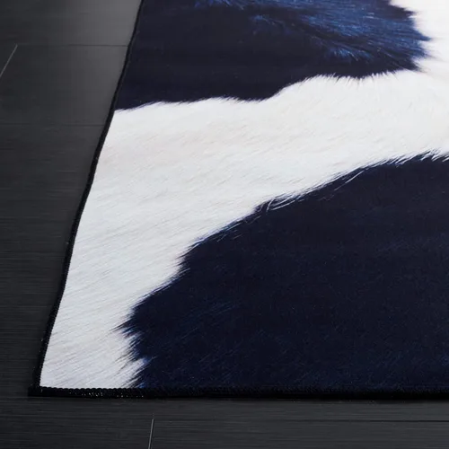 Vista 4 de SAFAVIEH Alfombra lavable de piel sintética, alfombra de pasillo de 2 pies 6 pulgadas x 6 pies, color marfil y azul oscuro, antideslizante