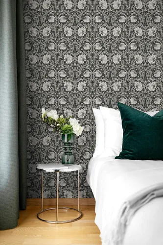 Vista 2 de NextWall - Papel pintado floral de pimpernel de despegar y pegar (carbón y gris perla)