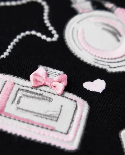 Vista 2 de Gymboree Camisetas de manga larga bordadas para otoño y vacaciones para niñas y niños pequeños Perfume negro