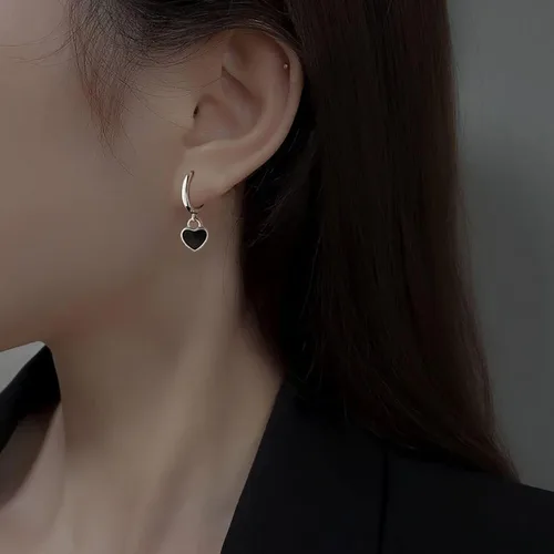 Vista 3 de SLUYNZ Aretes de aro de plata de ley con corazón negro para mujeres, adolescentes y niñas, aretes de aro con forma de corazón