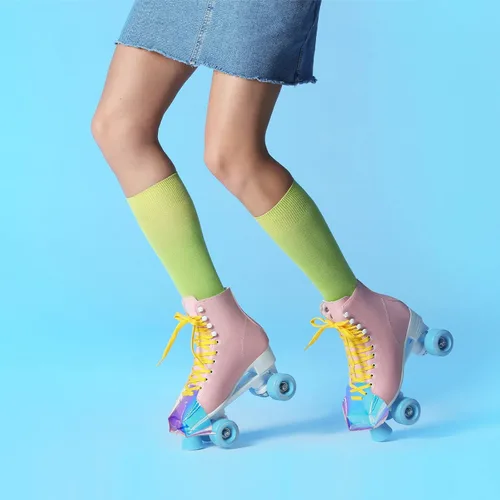 Vista 7 de Geyoga 2 protectores de piel sintética para patines de cuatro ruedas (color arcoíris, patrón sólido)