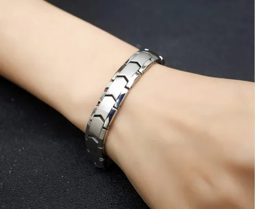 Vista 7 de Pulseras magnéticas de titanio puro para hombre, 99% titanio puro (ligero), pulseras magnéticas dobles potentes, eliminan la electricidad estática