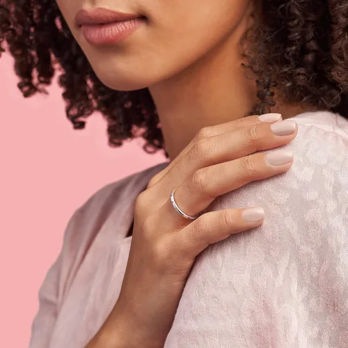 Vista 3 de Pandora Anillo de banda simple brillante - Anillo apilable para mujer, con caja de regalo