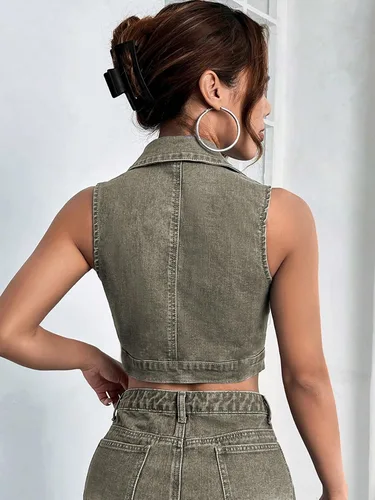 Vista 2 de WDIRARA Camiseta sin mangas con cuello redondo y bolsillos parcheados para mujer