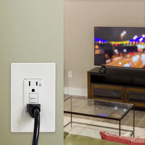 Vista 7 de Amazon Basics Receptáculo GFCI resistente a la intemperie con indicador LED, resistente a manipulaciones, protección contra fallas a tierra, 15