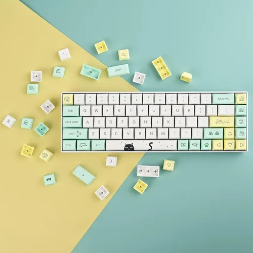 Vista 3 de Ussixchare XDA Keycaps PBT - Juego de 135 teclas de anime japonés Dye-Sub ANSI ISO para teclado Cherry MX gato extraño