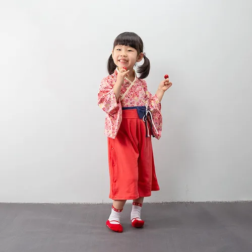 Vista 2 de Mono para bebé, kimono japonés, de algodón, para niñas, estilo japonés, con 2 pares de calcetines