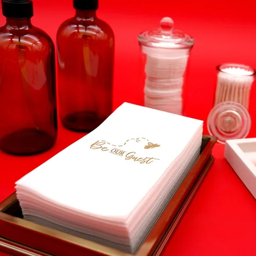 Vista 7 de AMERICAN HOMESTEAD - Toallas de Mano Desechables para Baño - Diseño Decorativo Be Our Guest Dorado - Servilletas de Invitados Similares al Lino