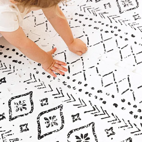 Vista 12 de Alfombra de juego Lillefolk para bebés para el piso – 4x6 pies Beige Azulejos suaves de espuma EVA no tóxicos premium para tiempo de barriga