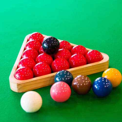 Vista 4 de TOPZEA Paquete de 2 estantes de madera para bolas de billar, juego de estantes triangulares de madera maciza de 8 bolas de diamantes de 9 bolas